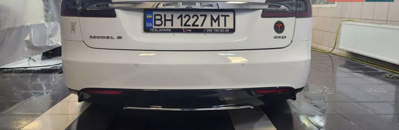 Tesla Model S  85 kWh 201521