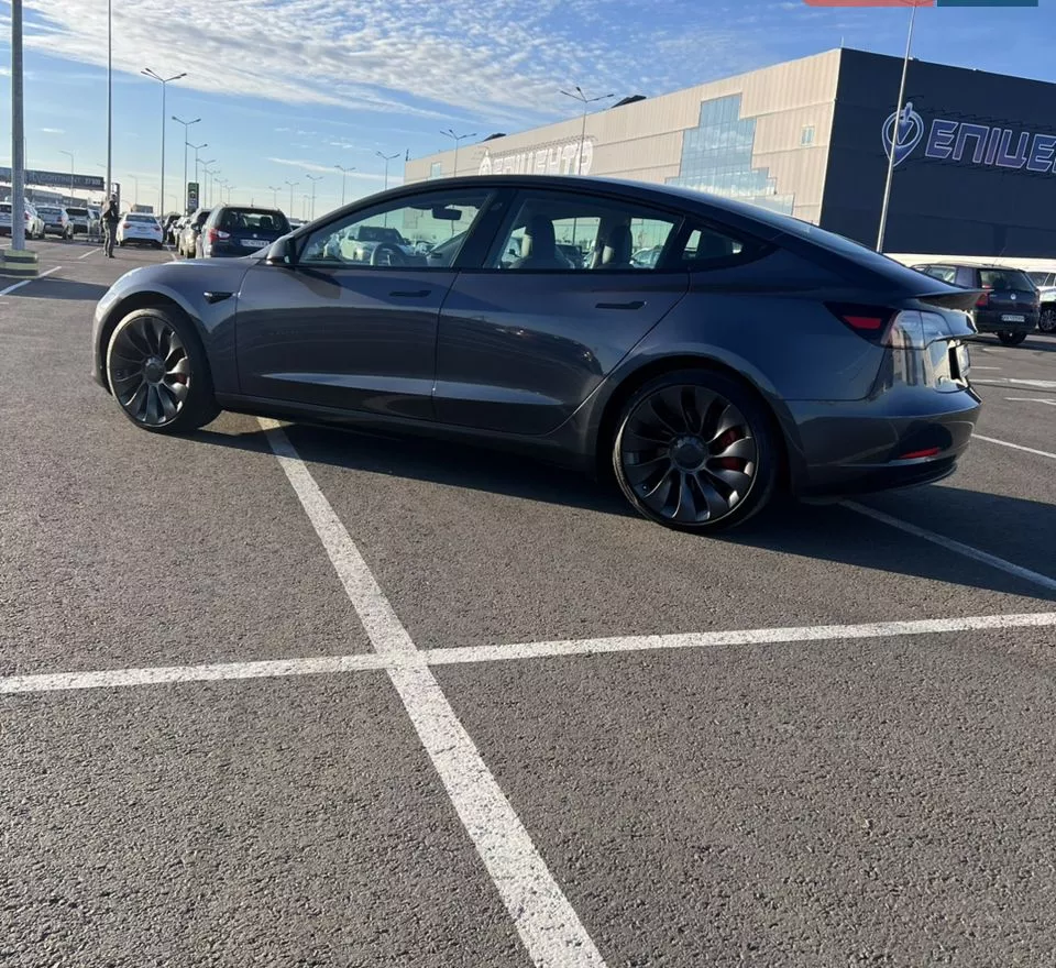 Tesla Model 3  82 kWh 2023151