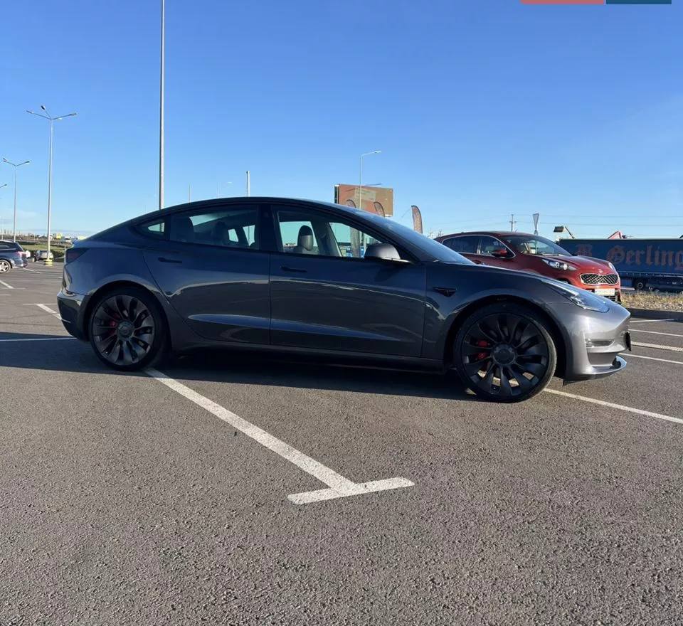 Tesla Model 3  82 kWh 2023201