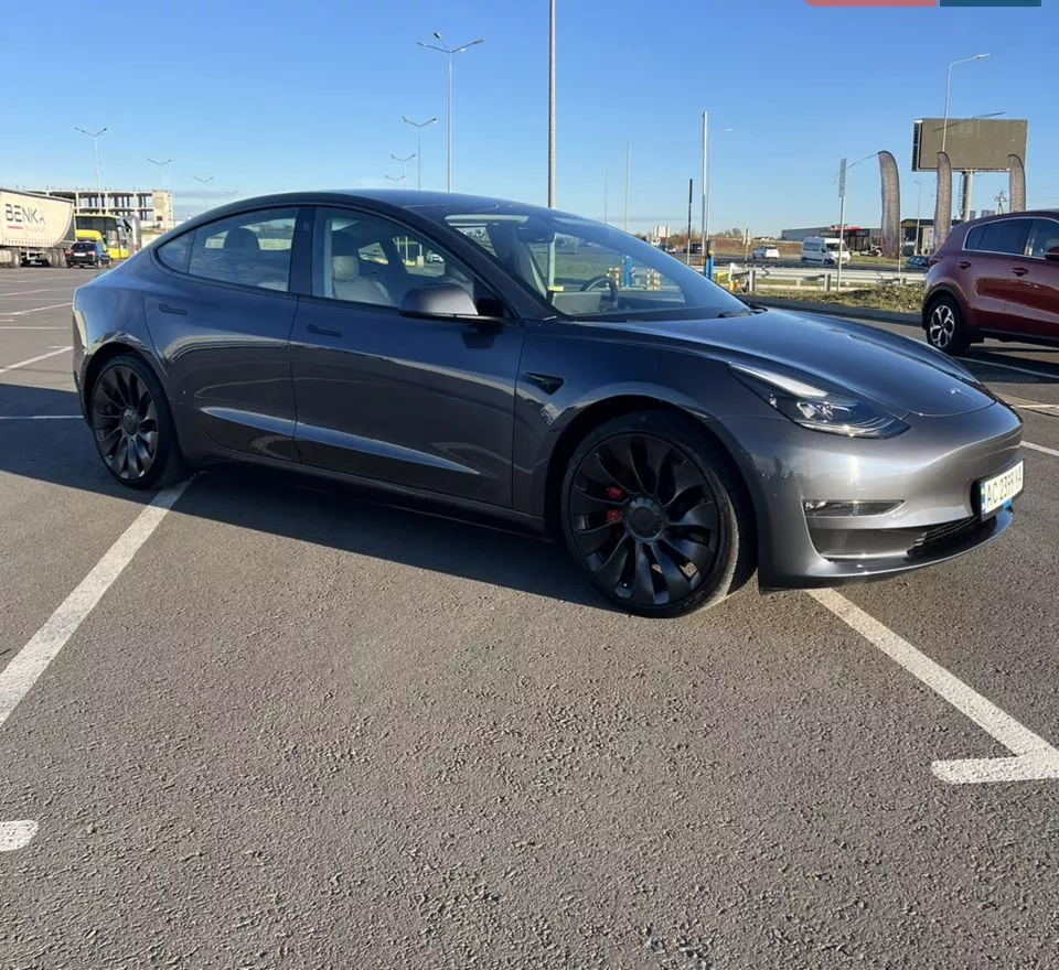 Tesla Model 3  82 kWh 2023211