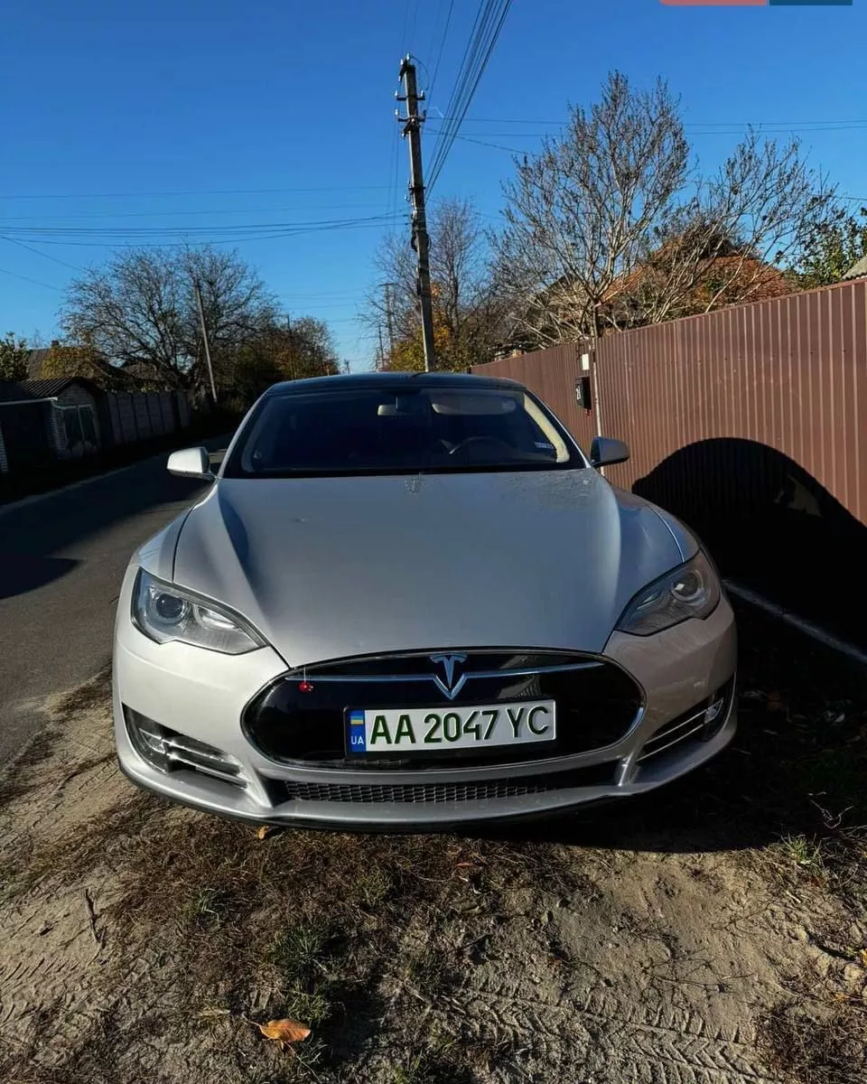 Tesla Model S  85 kWh 201331