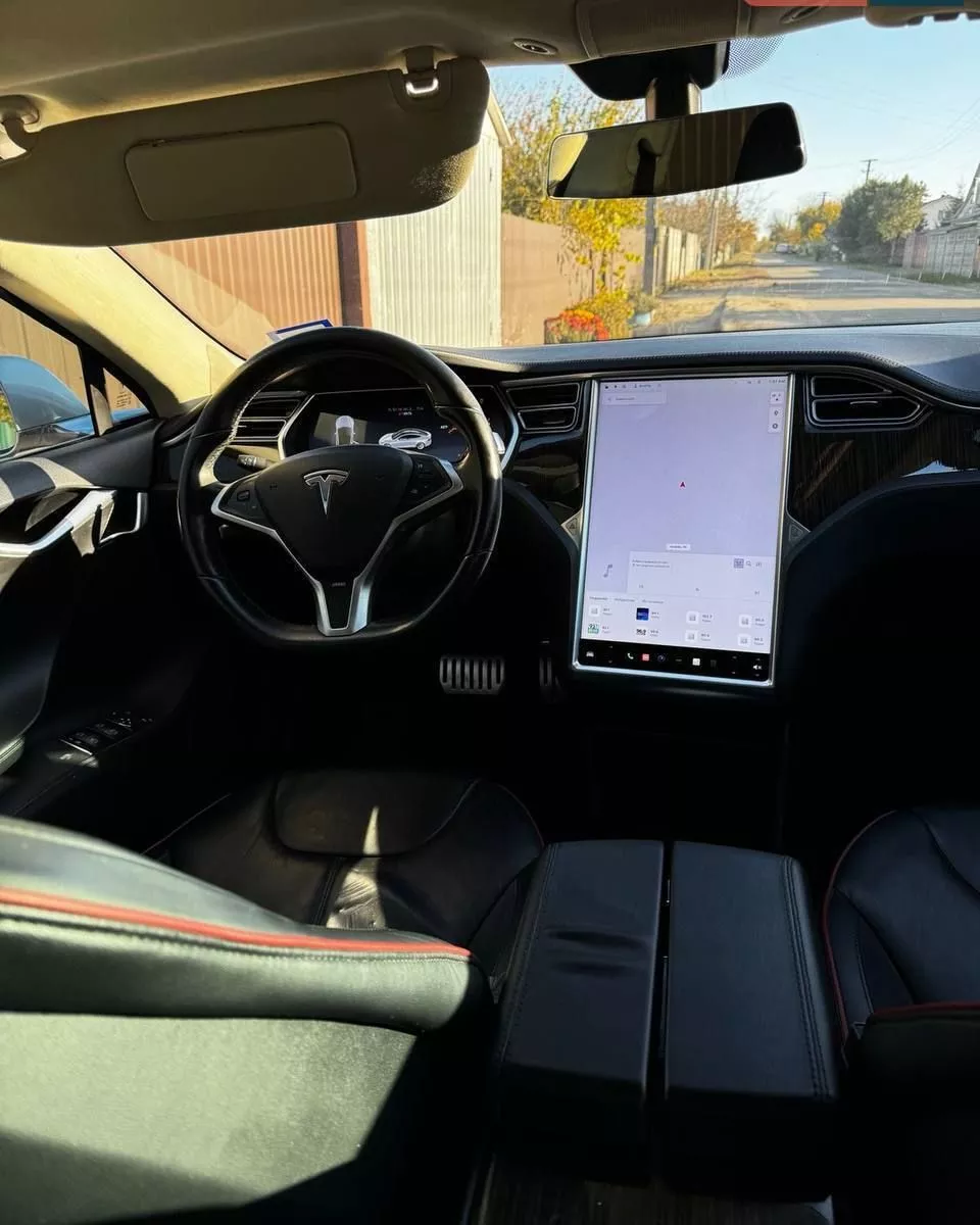 Tesla Model S  85 kWh 201351