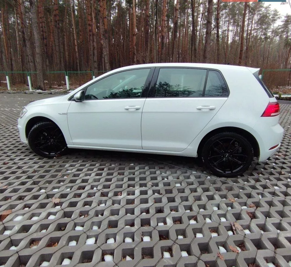 Volkswagen e-Golf  35.8 kWh 2020111