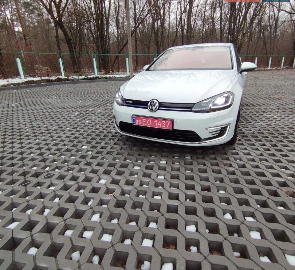 Volkswagen e-Golf  35.8 kWh 2020201