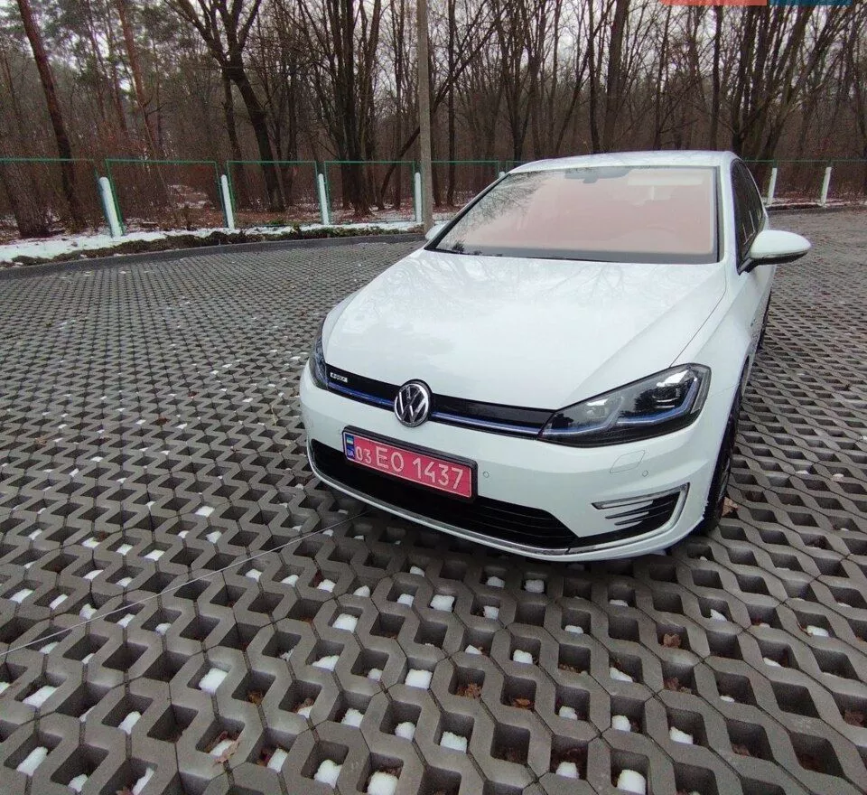 Volkswagen e-Golf  35.8 kWh 2020211