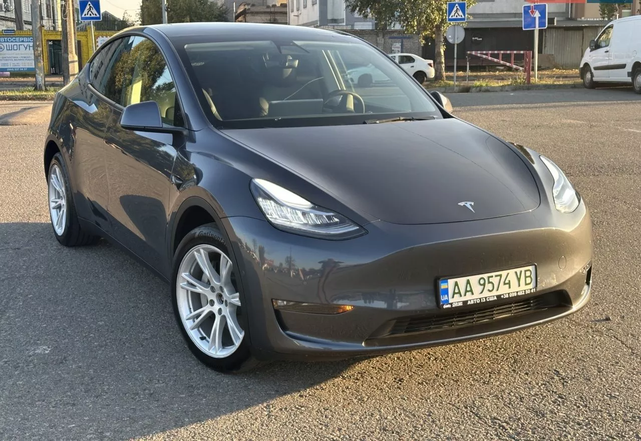 Tesla Model Y  75 kWh 2021241