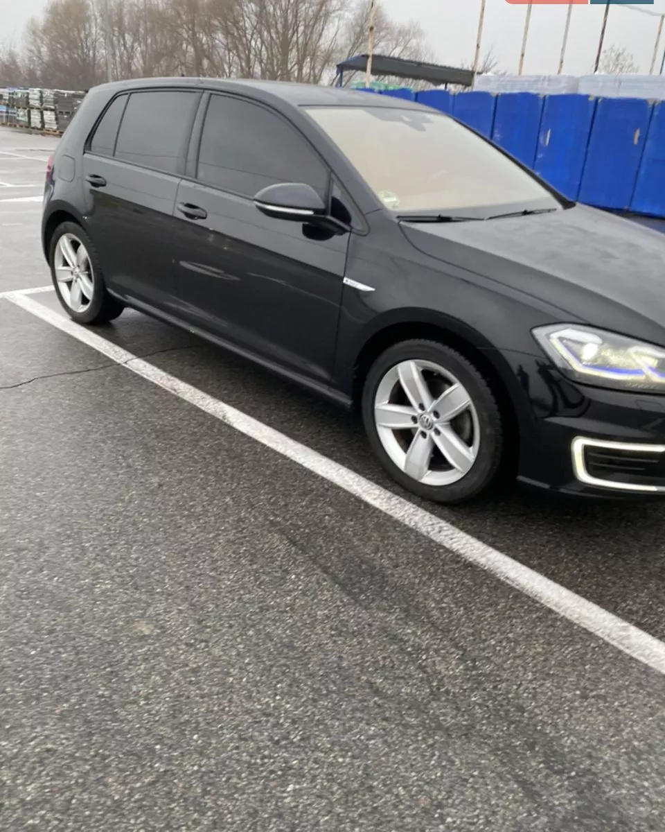 Volkswagen e-Golf  35.8 kWh 2019111