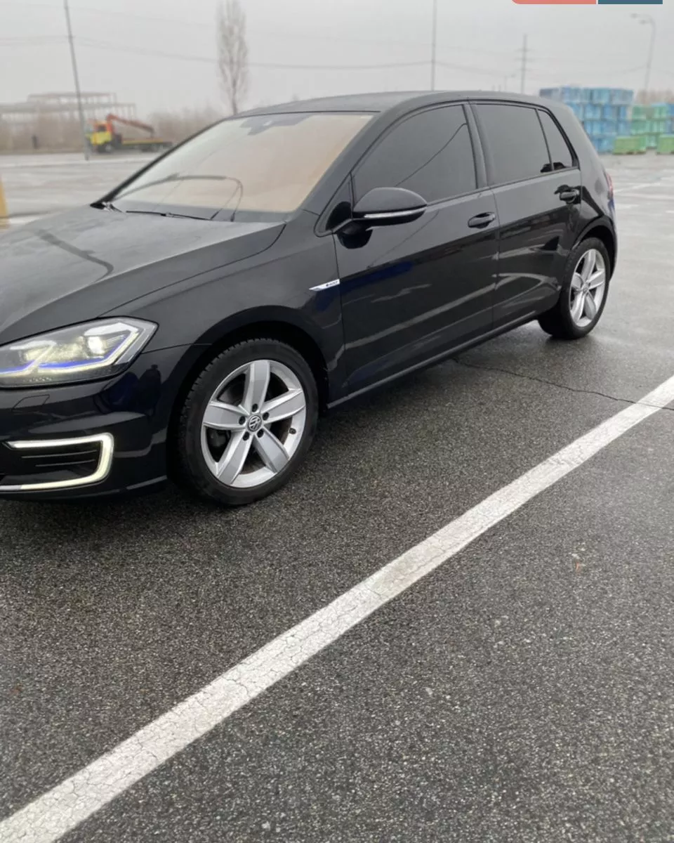 Volkswagen e-Golf  35.8 kWh 2019121