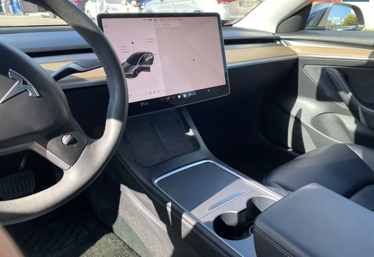 Tesla Model 3  2022131