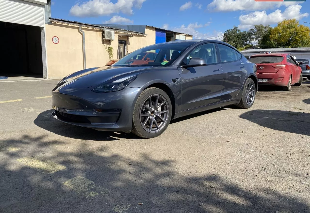 Tesla Model 3  2022151