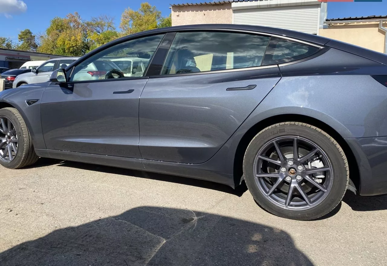 Tesla Model 3  2022161