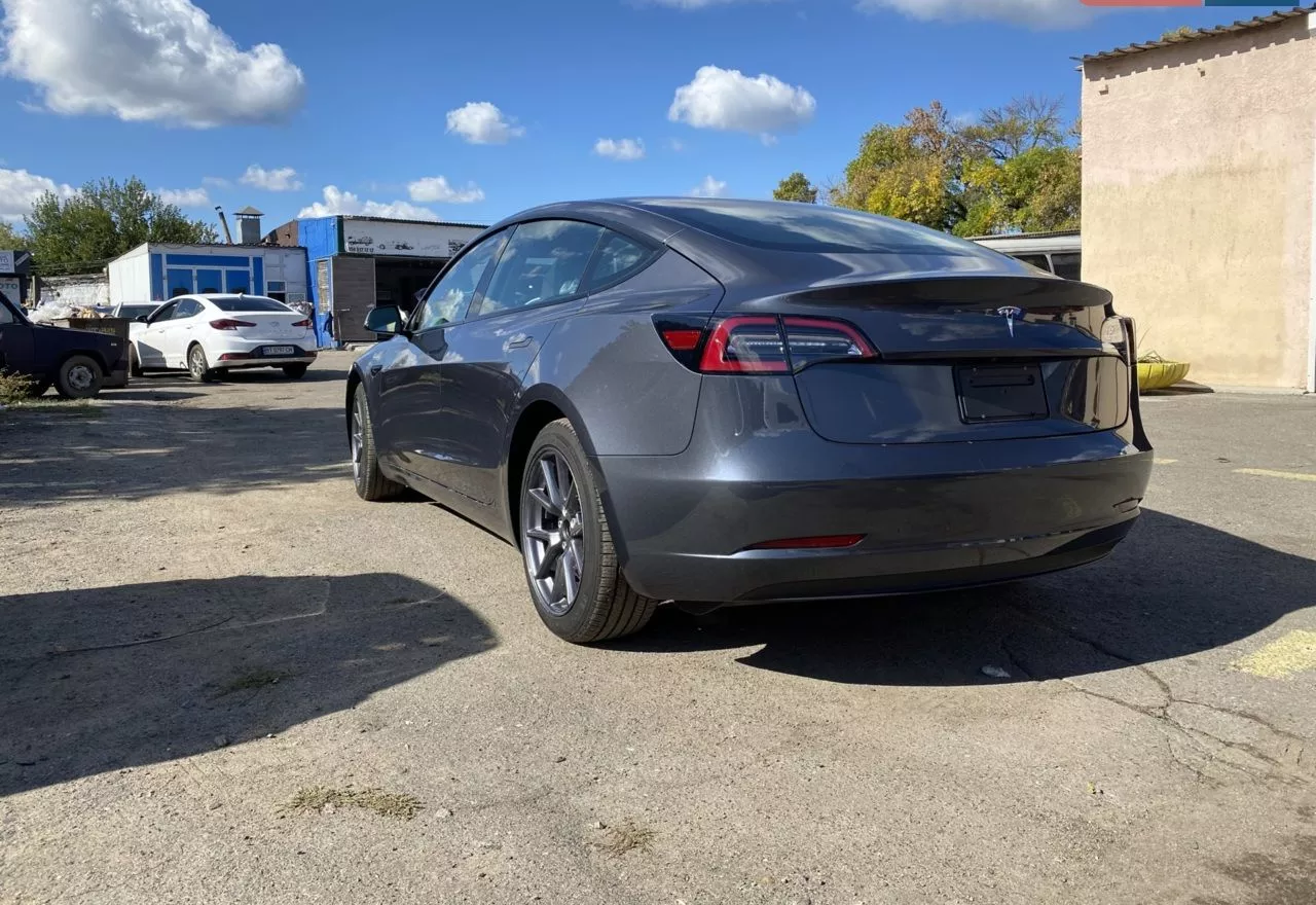 Tesla Model 3  2022171