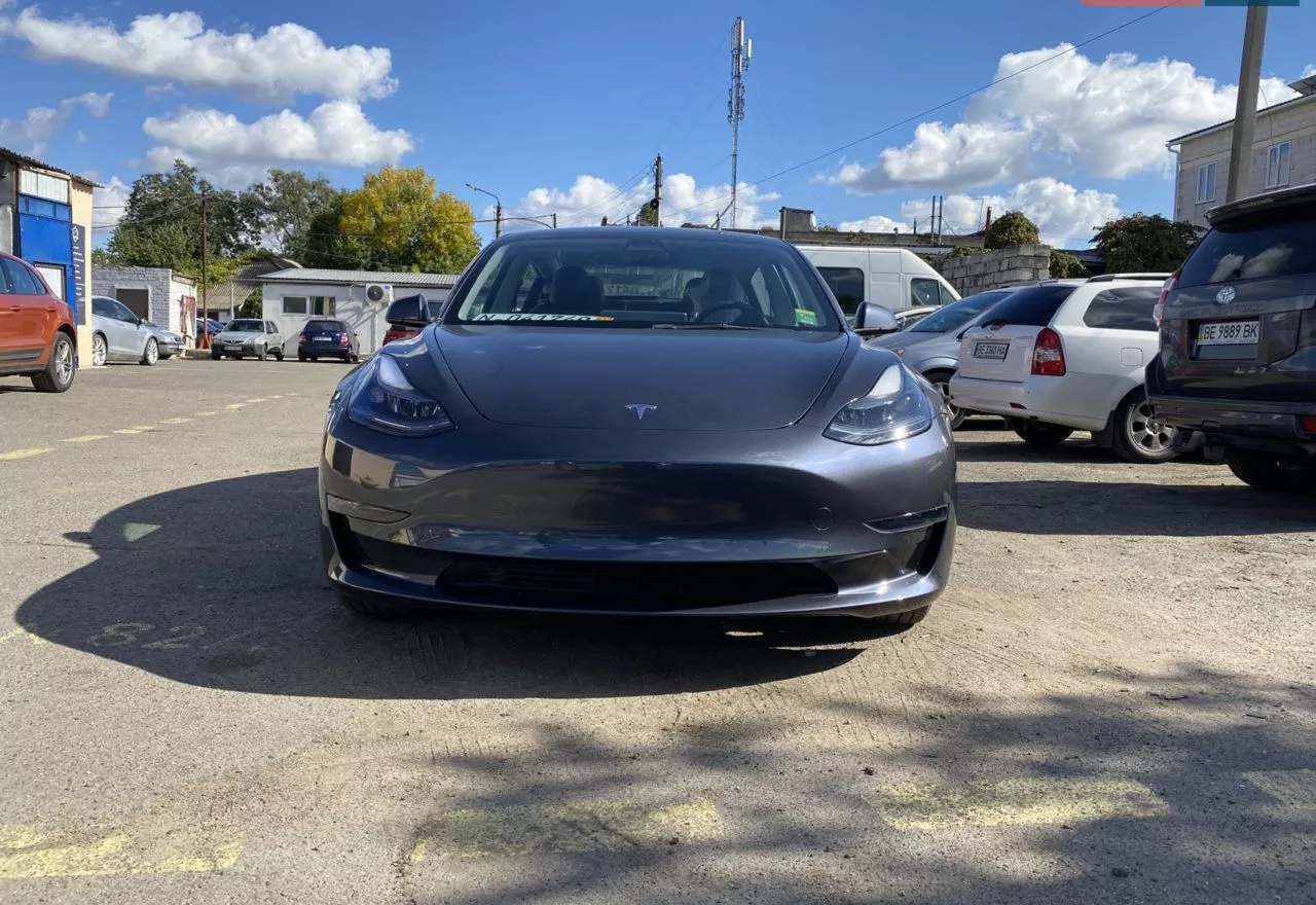 Tesla Model 3  2022191