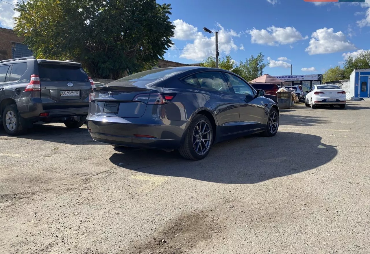 Tesla Model 3  2022211