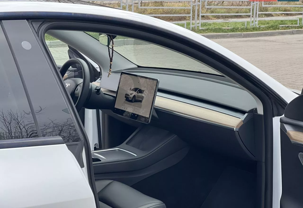 Tesla Model Y  82 kWh 2022131