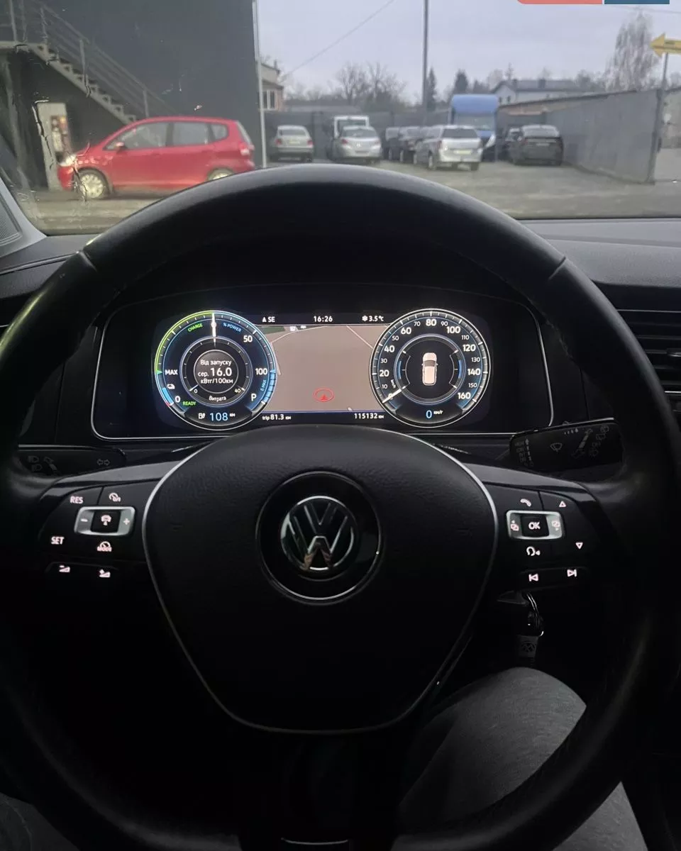 Volkswagen e-Golf  35.8 kWh 2017151