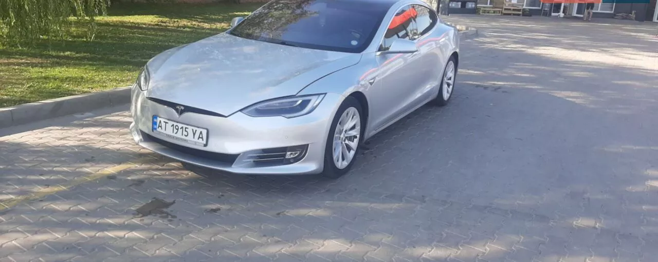 Tesla Model S 