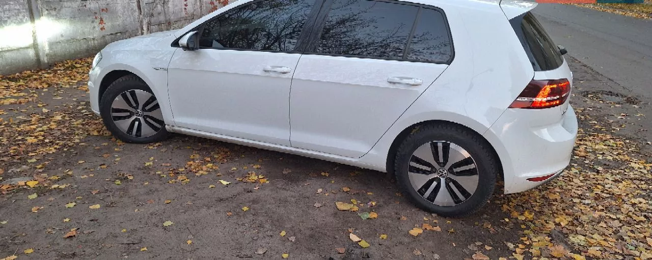 Volkswagen e-Golf  24 kWh 201421