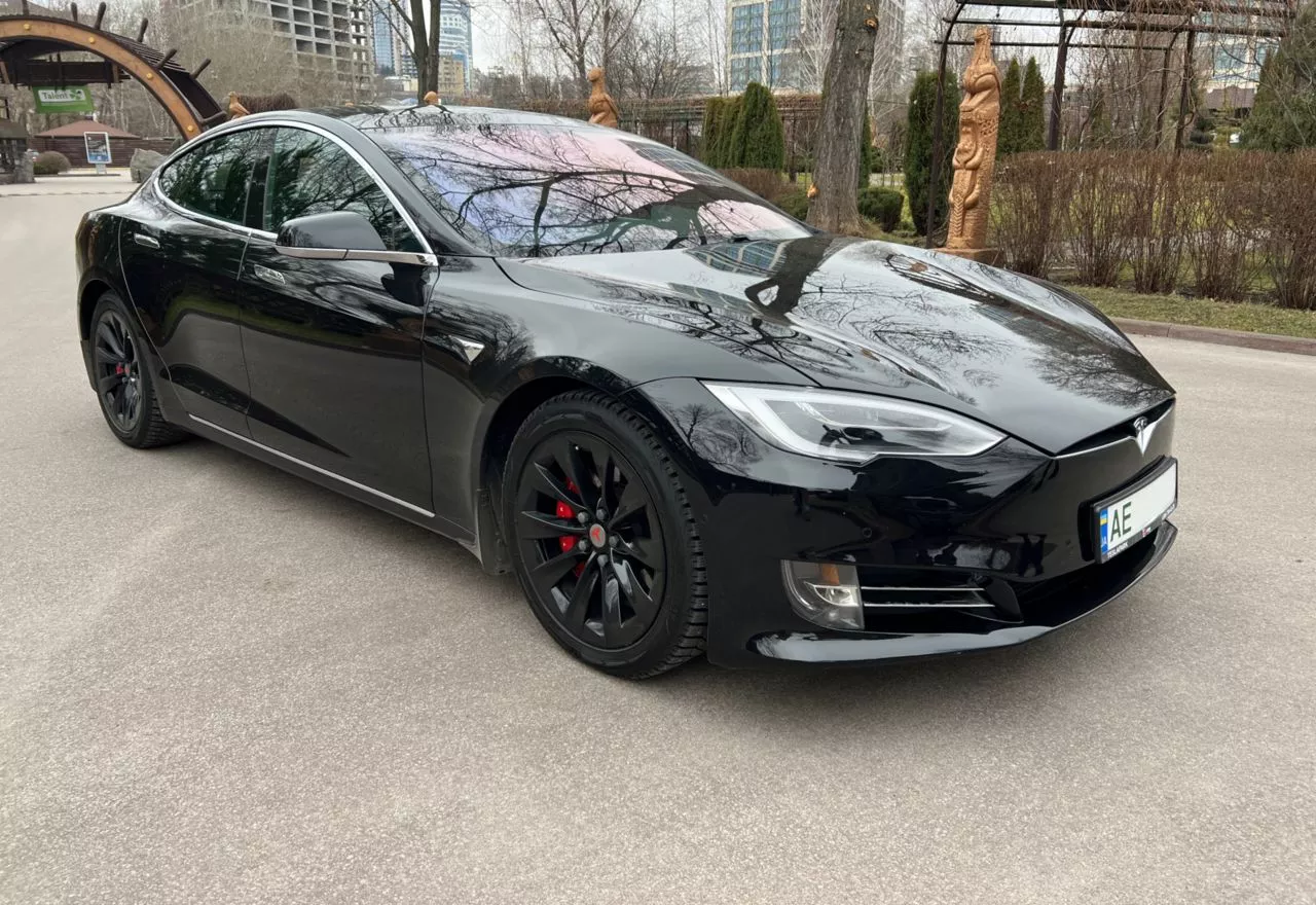 Tesla Model S 