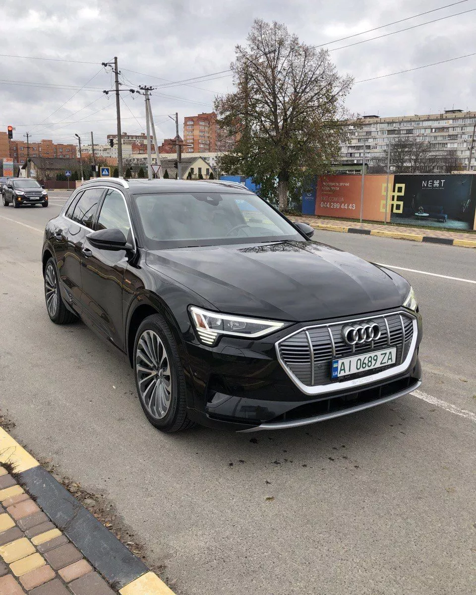 Audi E-tron 