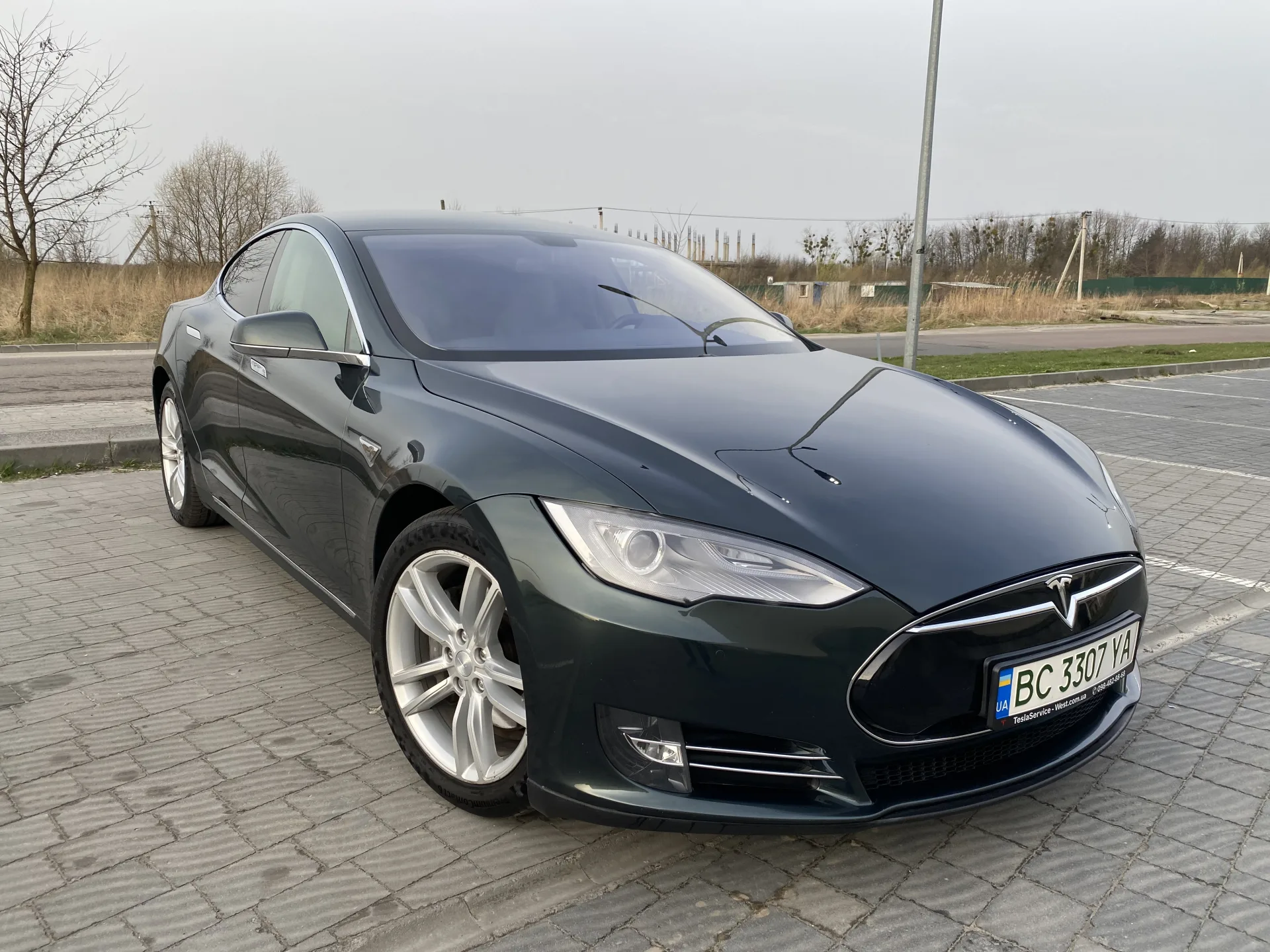 Tesla Model S 85