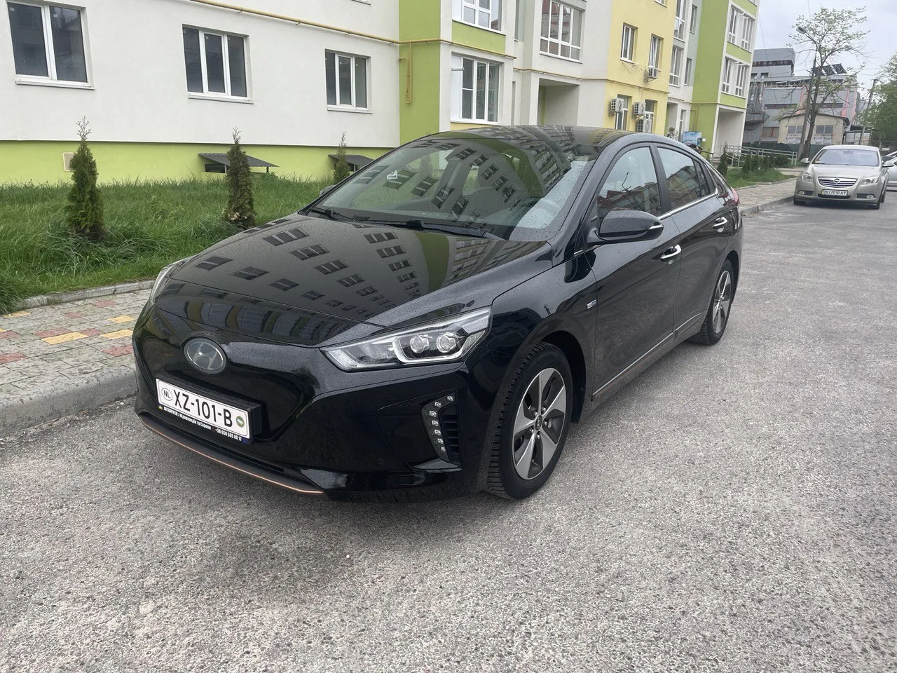 Hyundai Ioniq . BO3819YA