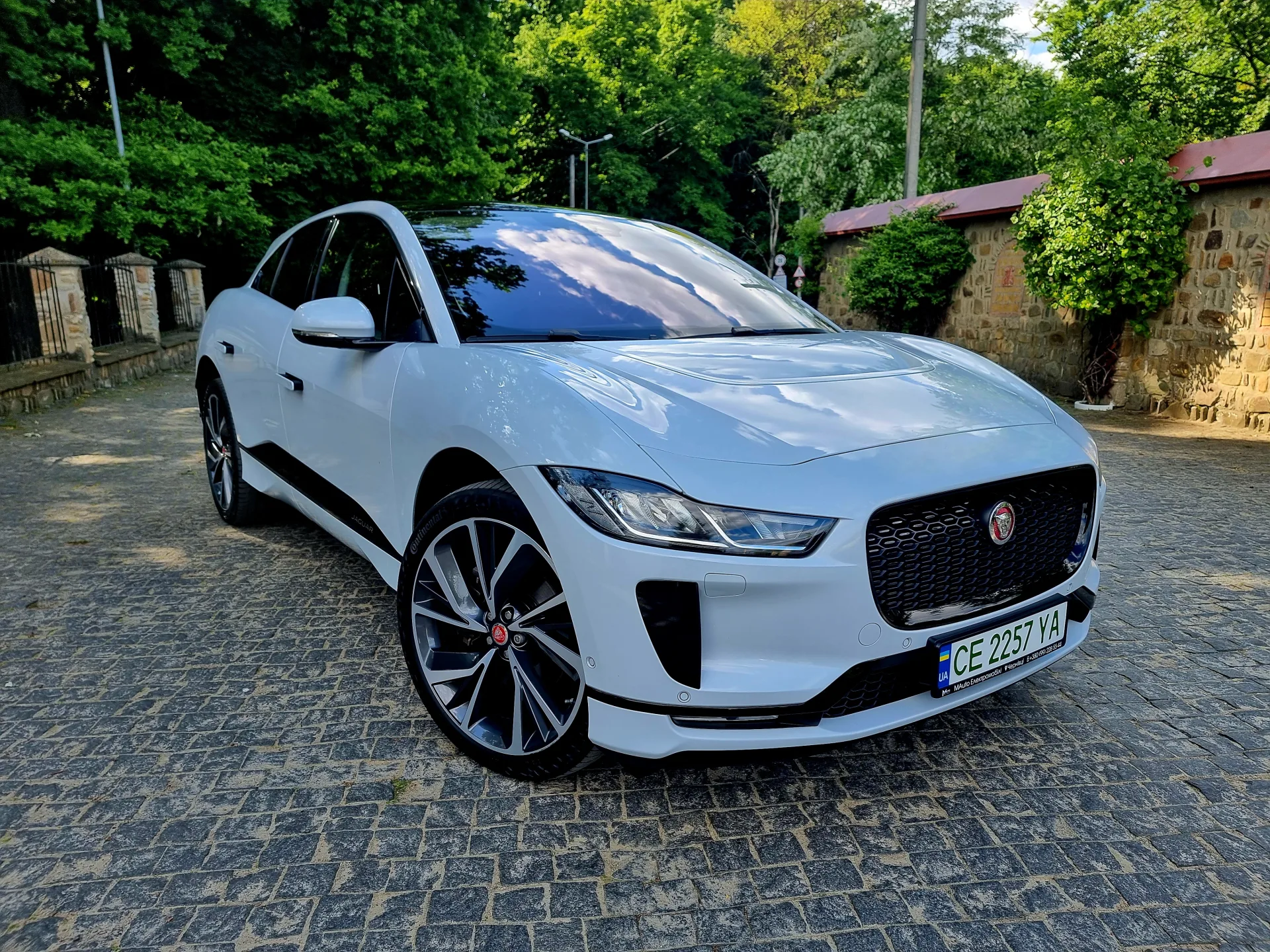 Jaguar I-Pace . Leks02