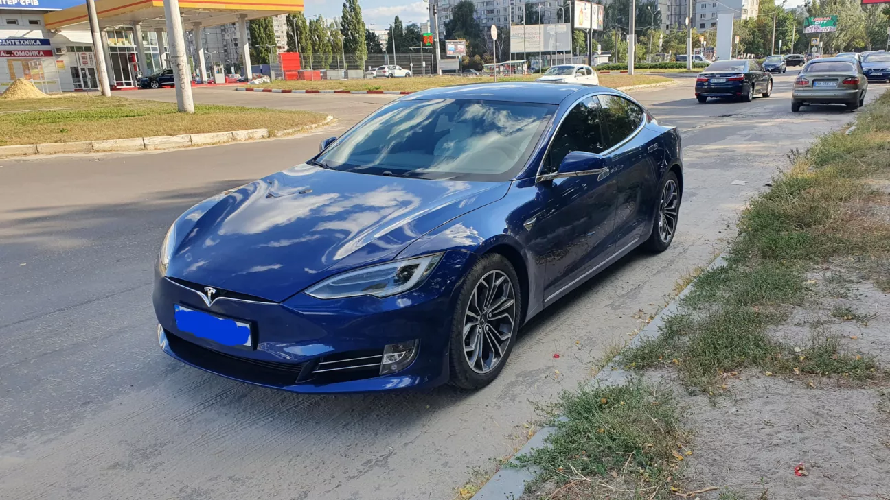 Tesla Model S 