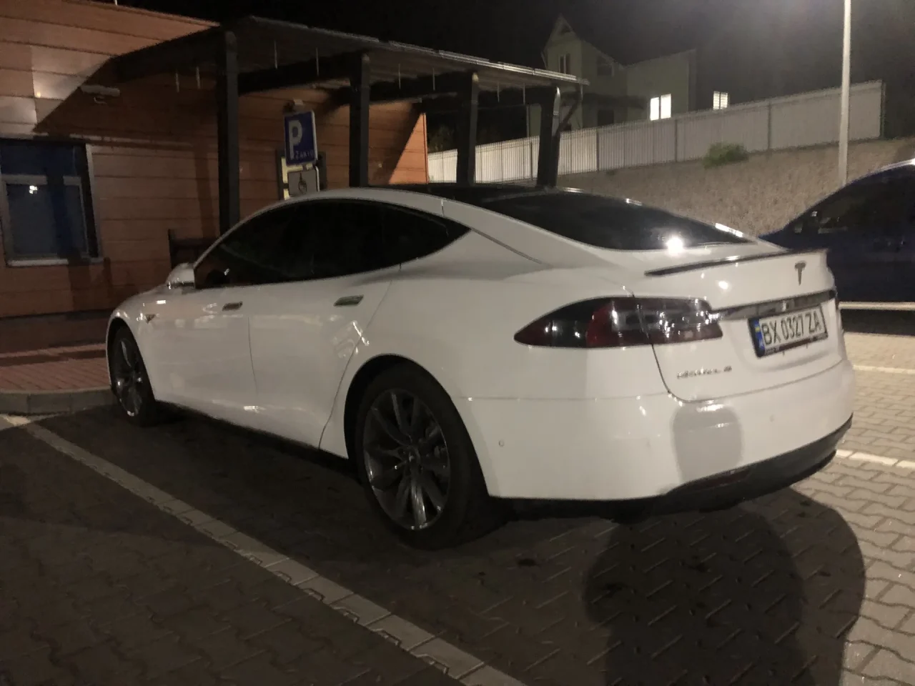 Tesla Model S  85 kWh 201571