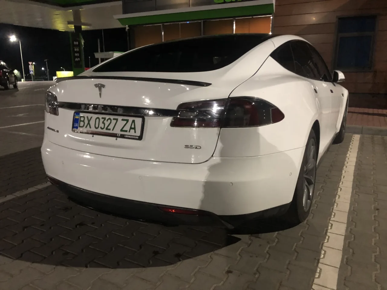 Tesla Model S  85 kWh 2015101