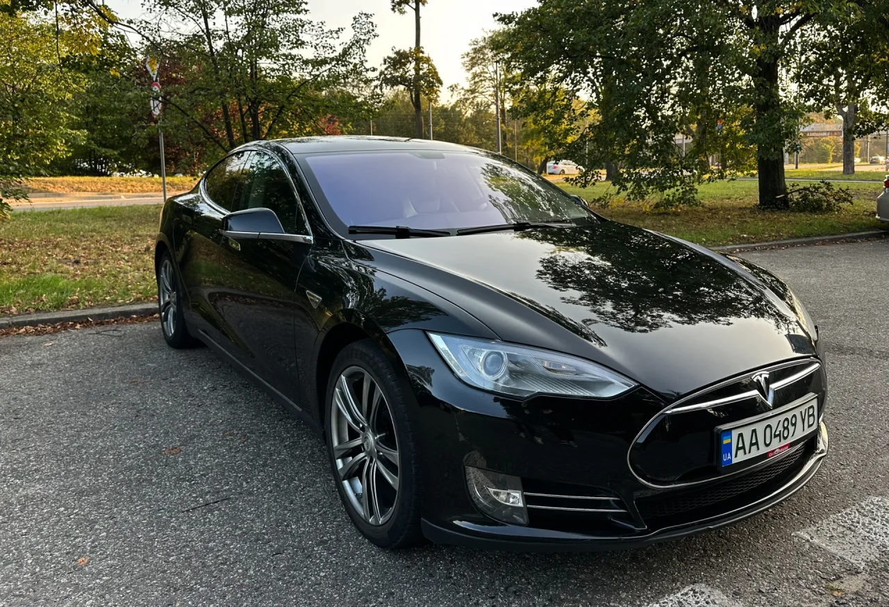 Tesla Model S 85 201321