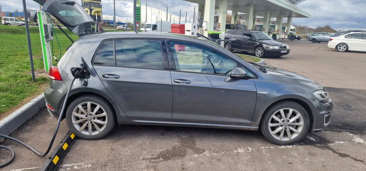 Volkswagen e-Golf  38 kWh 201721