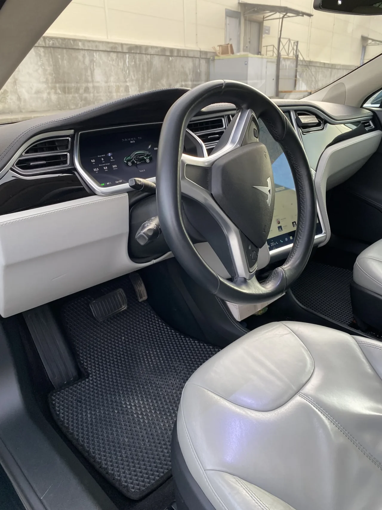 Tesla Model S 85 2014141