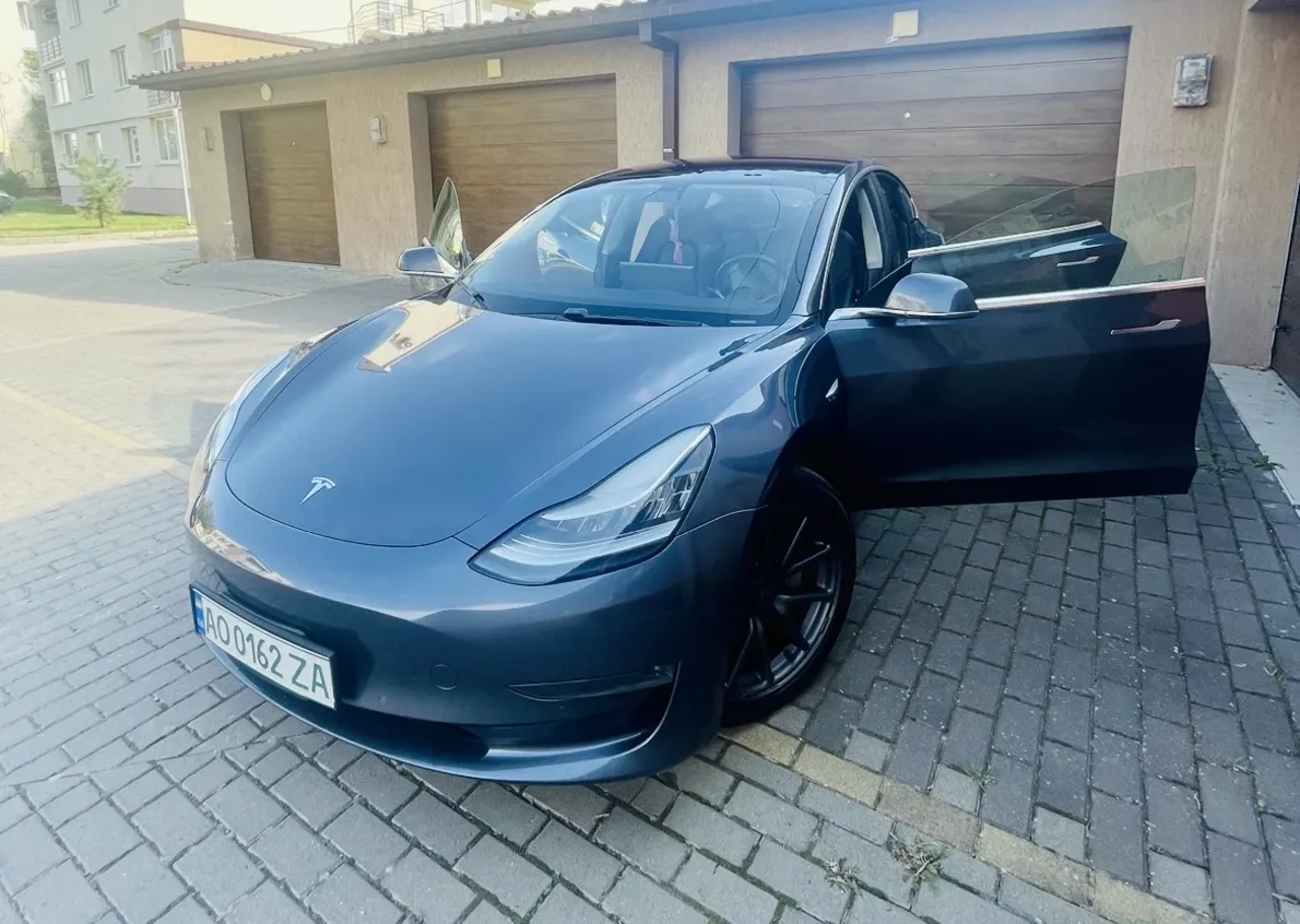 Tesla Model 3 Mid range 201801