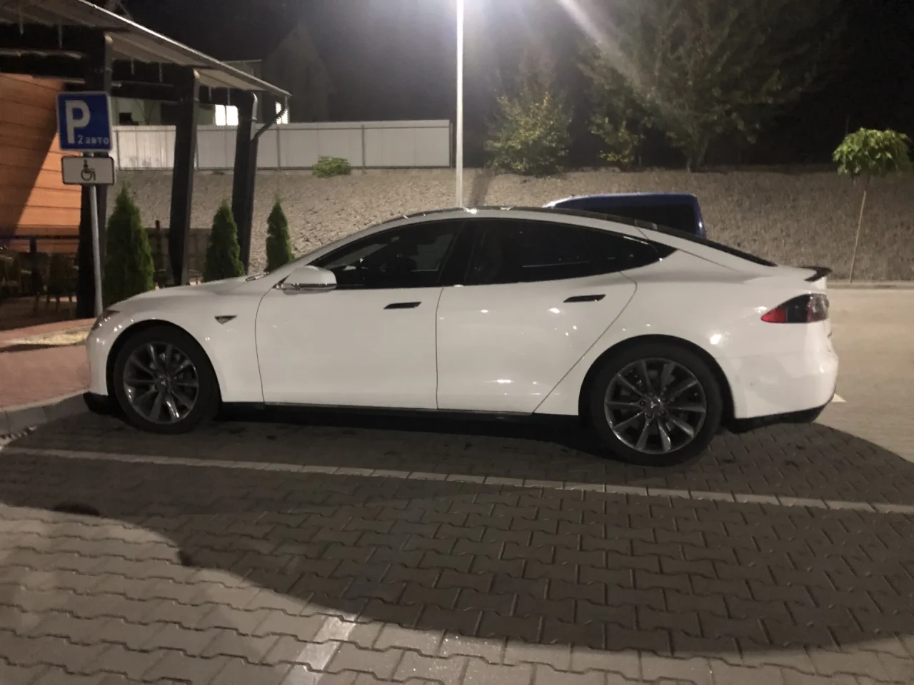 Tesla Model S  85 kWh 201561