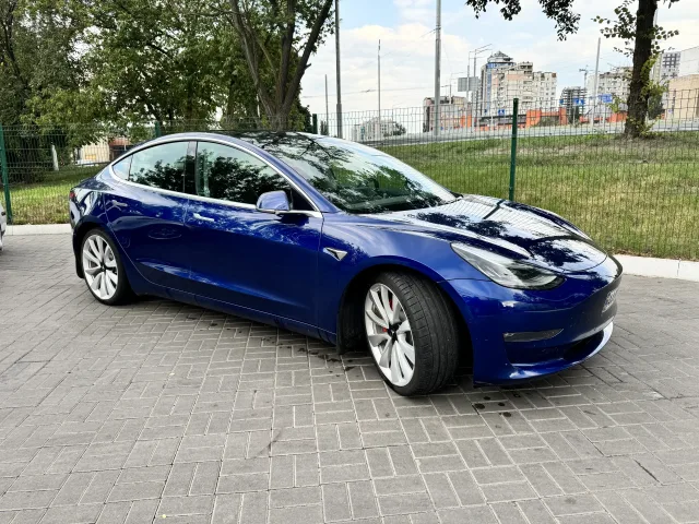 Tesla Model 3 Performance 2019. iosiuk