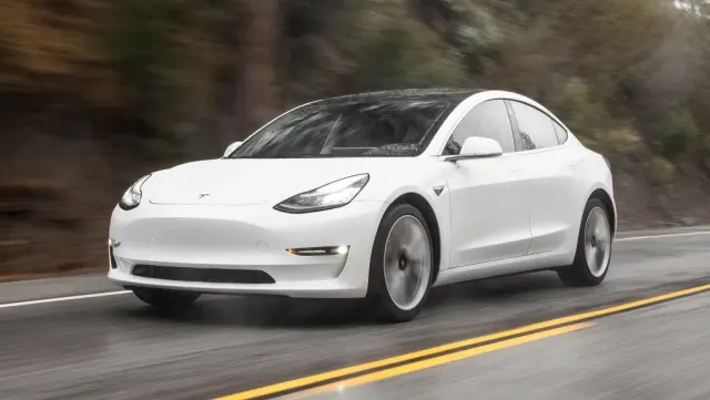 Tesla Model 3 I Поколение Standard Range Plus