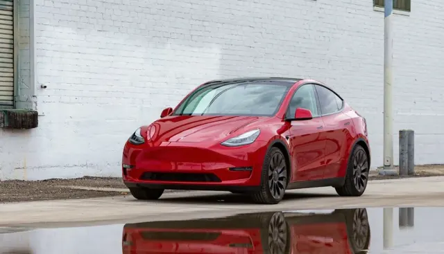 Tesla Model Y I Поколение Performance