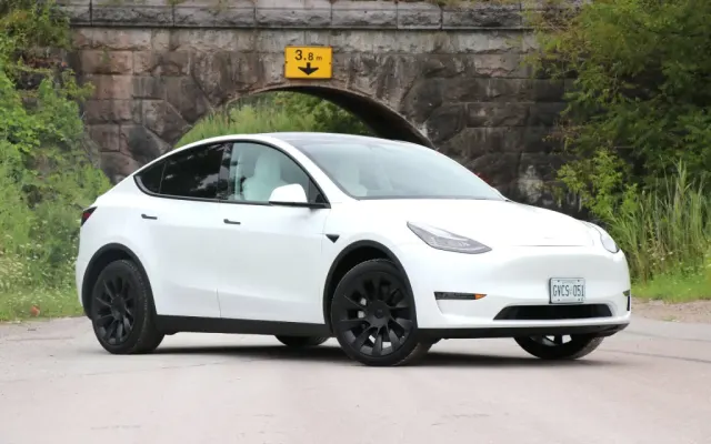 Tesla Model Y I Поколение Standard Range