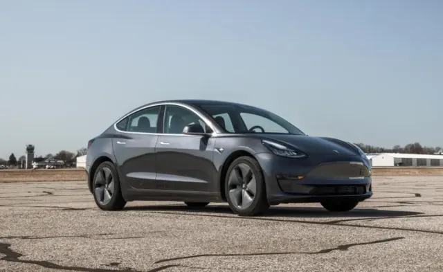 Tesla Model 3 I Поколение (FL) Standard Range Plus