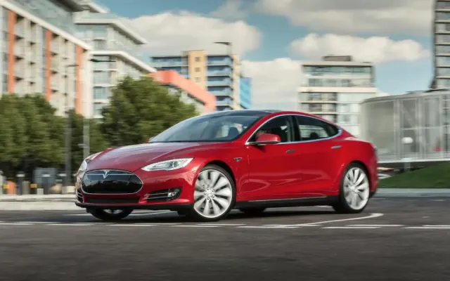 Tesla Model S I Покоління 60