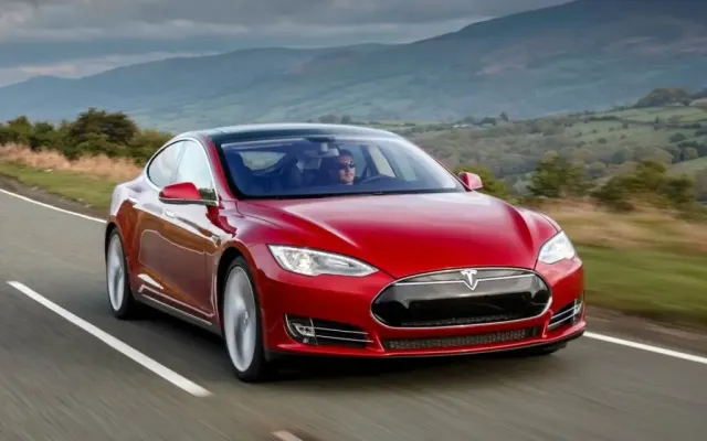 Tesla Model S I Поколение P85