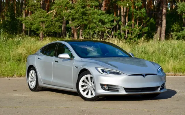 Tesla Model S I Поколение (FL) 60D