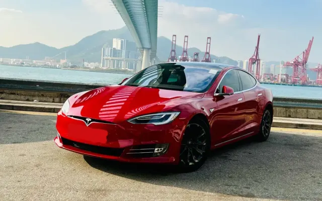 Tesla Model S I Поколение (FL) 70D