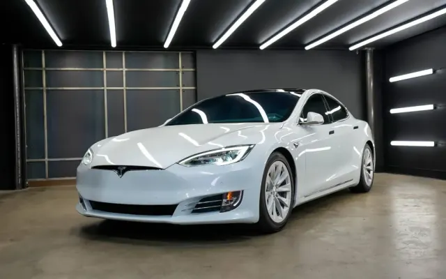 Tesla Model S I Поколение (FL) 90D