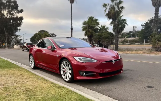 Tesla Model S I Поколение (FL) P90D