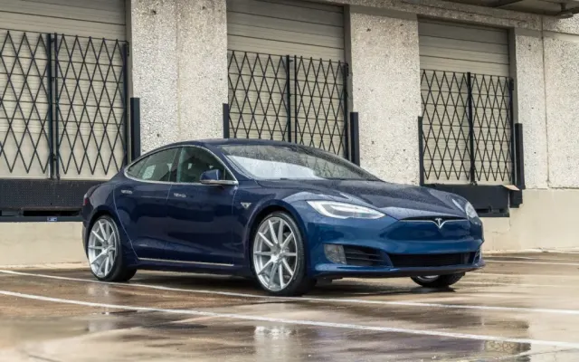 Tesla Model S I Покоління (FL) Standard Range